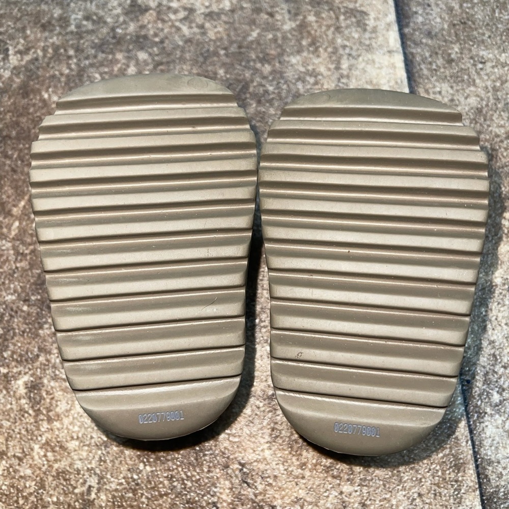 Yeezy. Size 4. EUC.